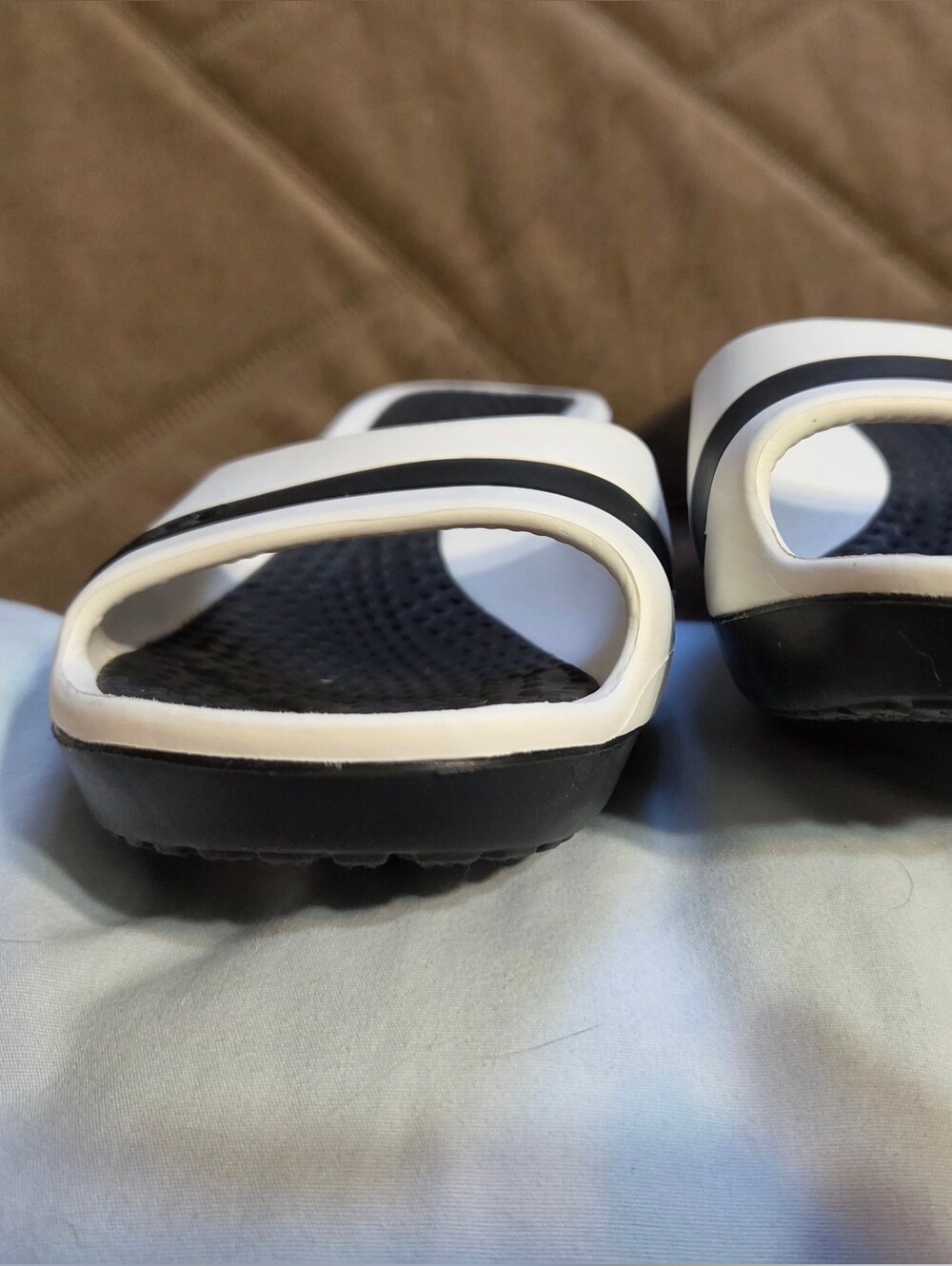 CROCS  Chic And Fun High Heel Women’s White and Black Slide Sandals. Sz 7 - Picture 8 of 10